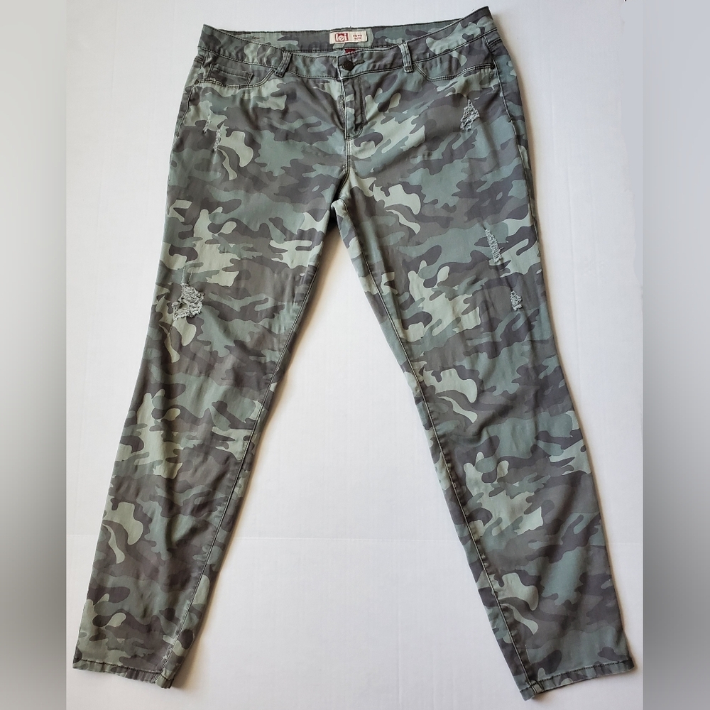 LEI Green Camouflage Distressed Jeggings Sz 15